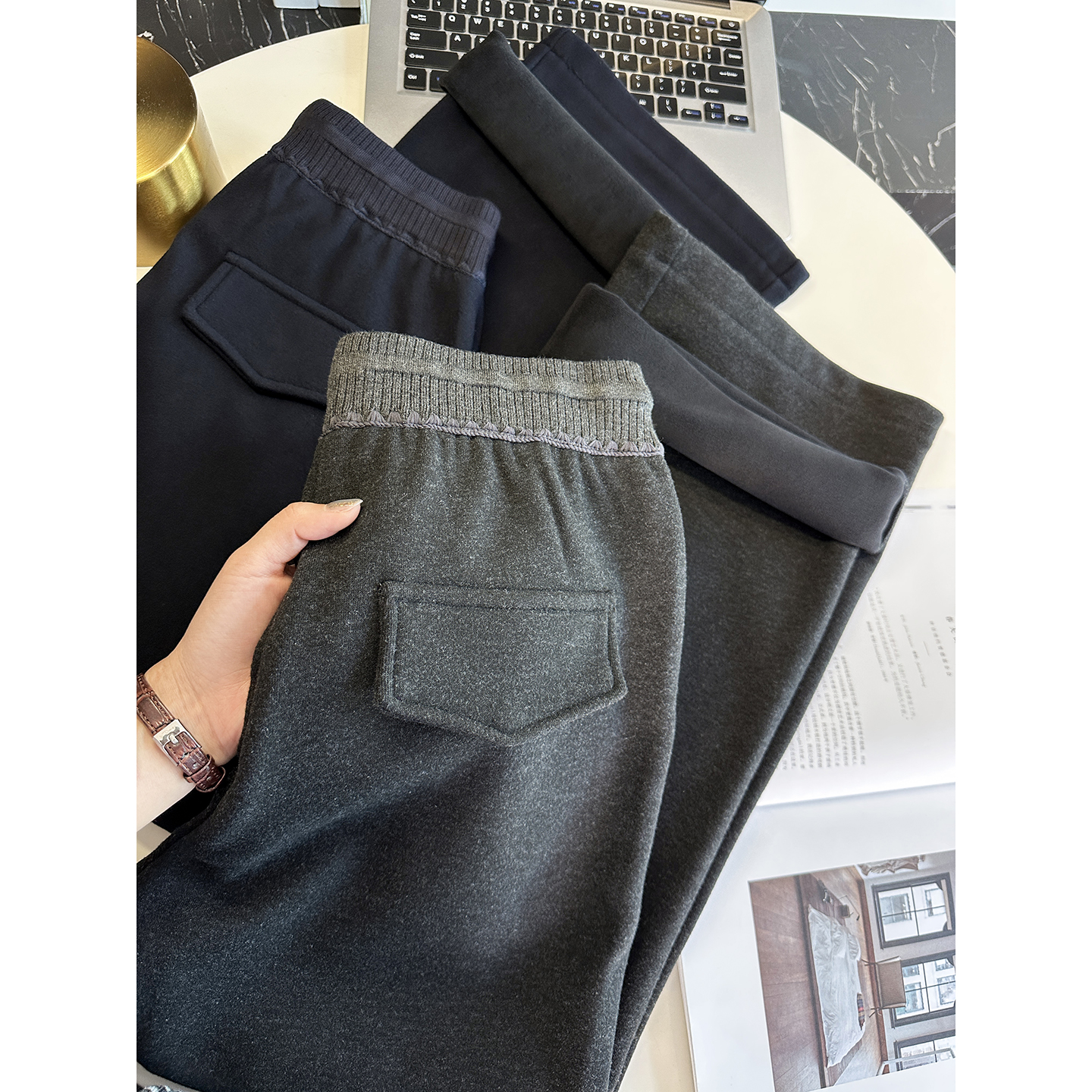 漫画腿生成器！~高腰喇叭卫裤女