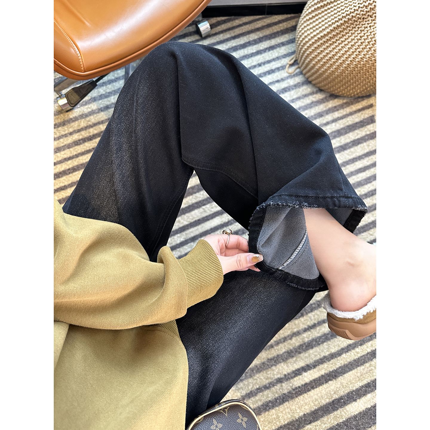 长腿代言人！显瘦黑灰色微喇叭裤