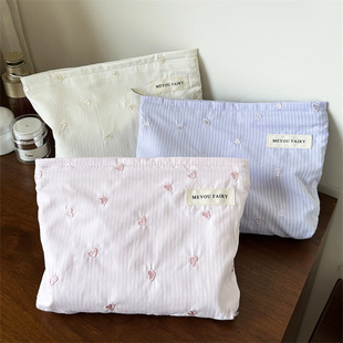 甜美爱心条纹化妆包女生便携化妆品收纳包手拿包可爱学生笔袋