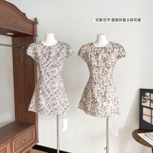 im向 尼斯花市’度假风复古碎花裙圆领泡泡袖收腰甜美a字连衣裙