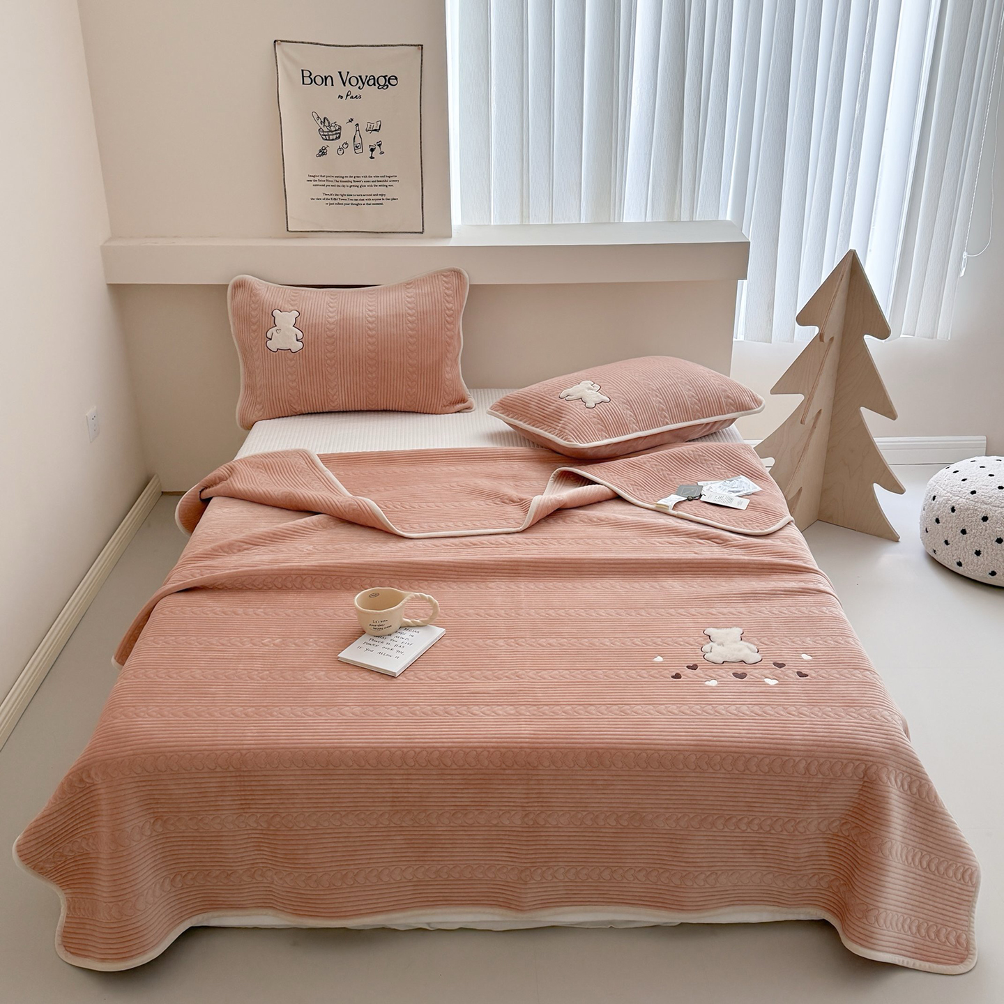 丽锦妃卡尔熊婴儿绒床盖三件套纯色卡通秋冬保暖牛奶绒单人绗缝