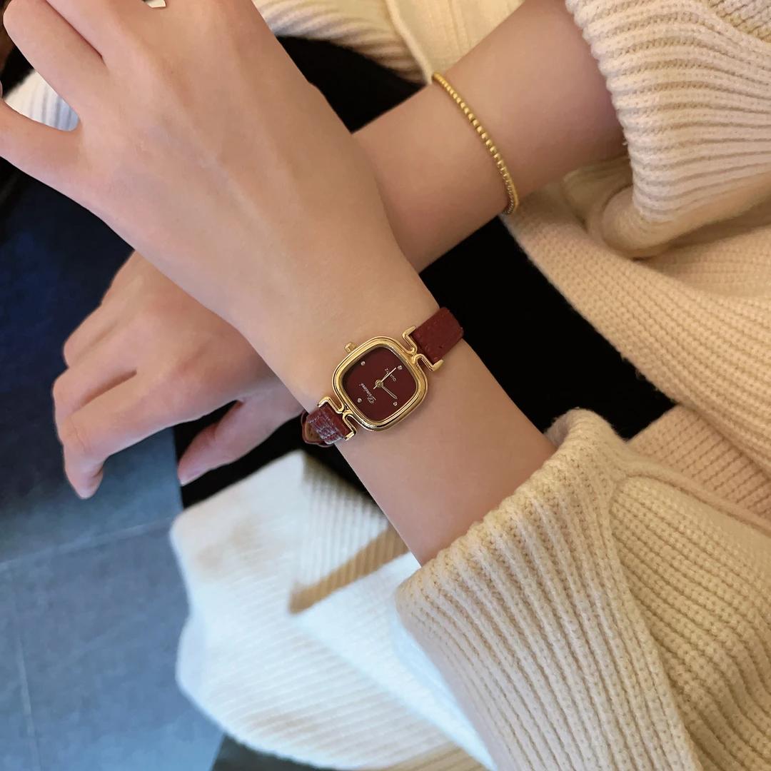 高颜值安哥拉红小方糖女士手表