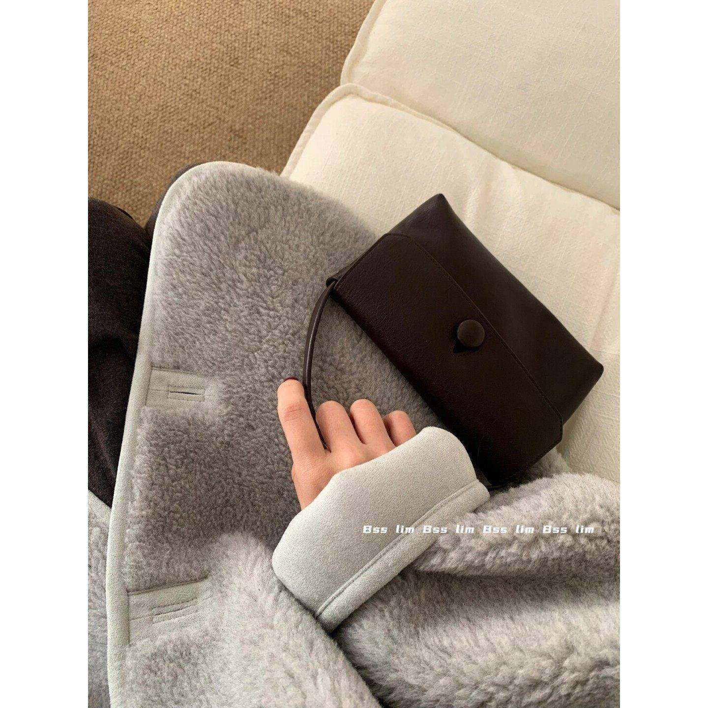 推土机的IWA店首批仅100件的！羔羊毛外套