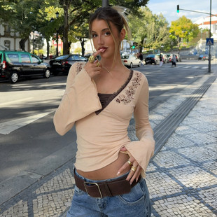 T恤女内搭修身 V领蕾丝拼接假两件印花长袖 上衣 波嬉风 ROCKMORE