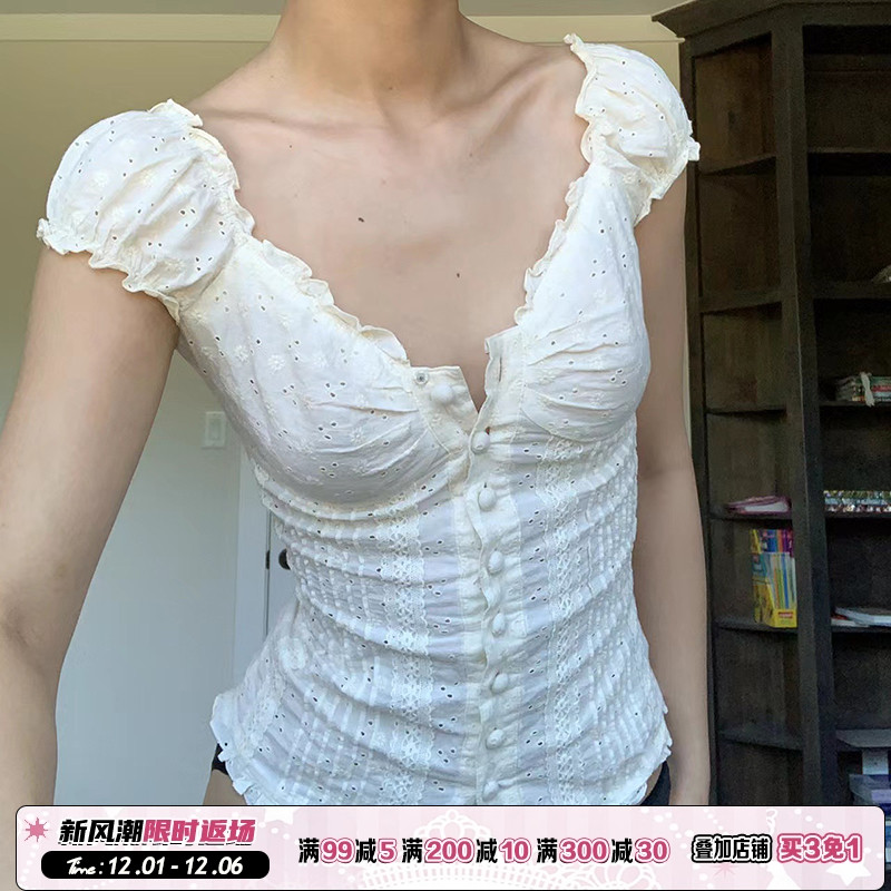 宫廷风提花低领排扣上衣