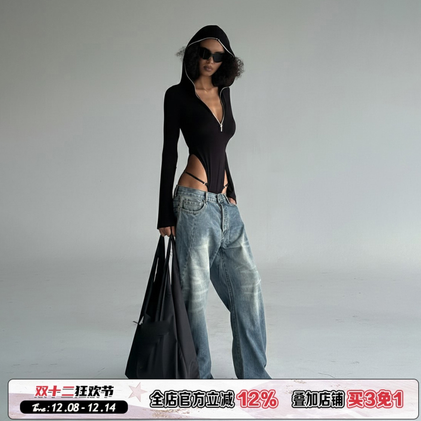 ROCKMORE【酷帅辣妹】机能风黑色拉链连帽长袖性感高开叉连体衣女