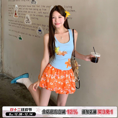 浅蓝色辣妹背心+橙色高腰花苞裙