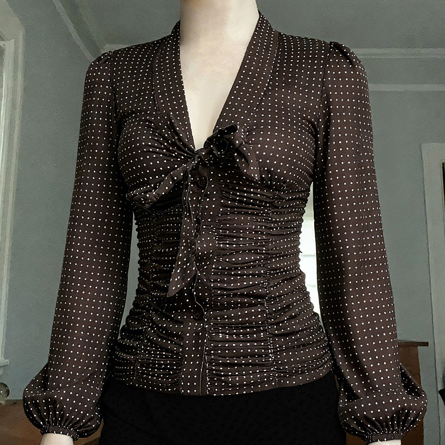 ROCKMORE【复古法式】棕色波点绑带蝴蝶结V领衬衫女 褶皱修身上衣