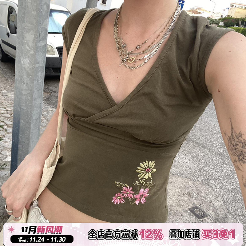 军绿色小花刺绣V领短袖T恤