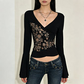 古着感印花撞色喇叭袖 ROCKMORE 抽象艺术 V领内搭T恤设计感上衣