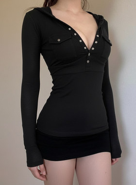 ROCKMORE【美式复古】黑色连帽工装口袋排扣修身t恤性感显胸上衣