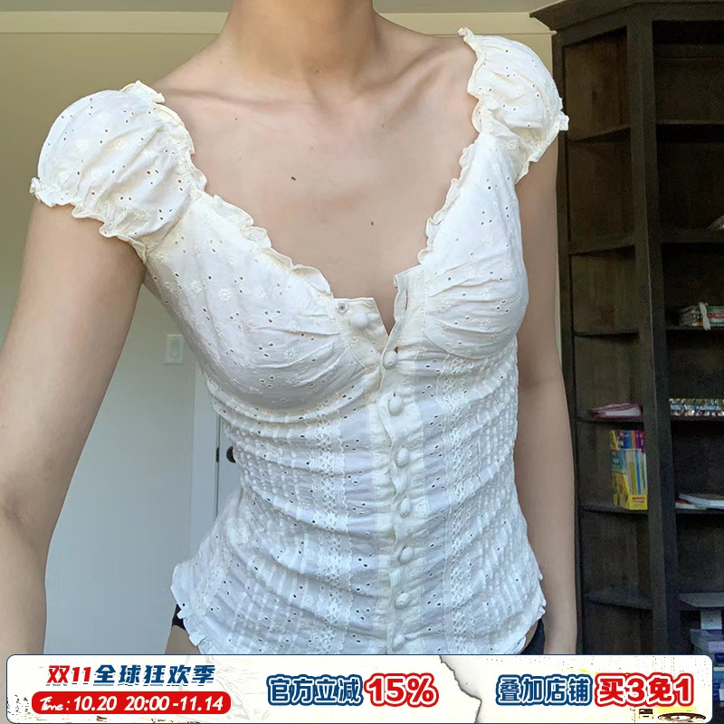 宫廷风提花低领排扣上衣