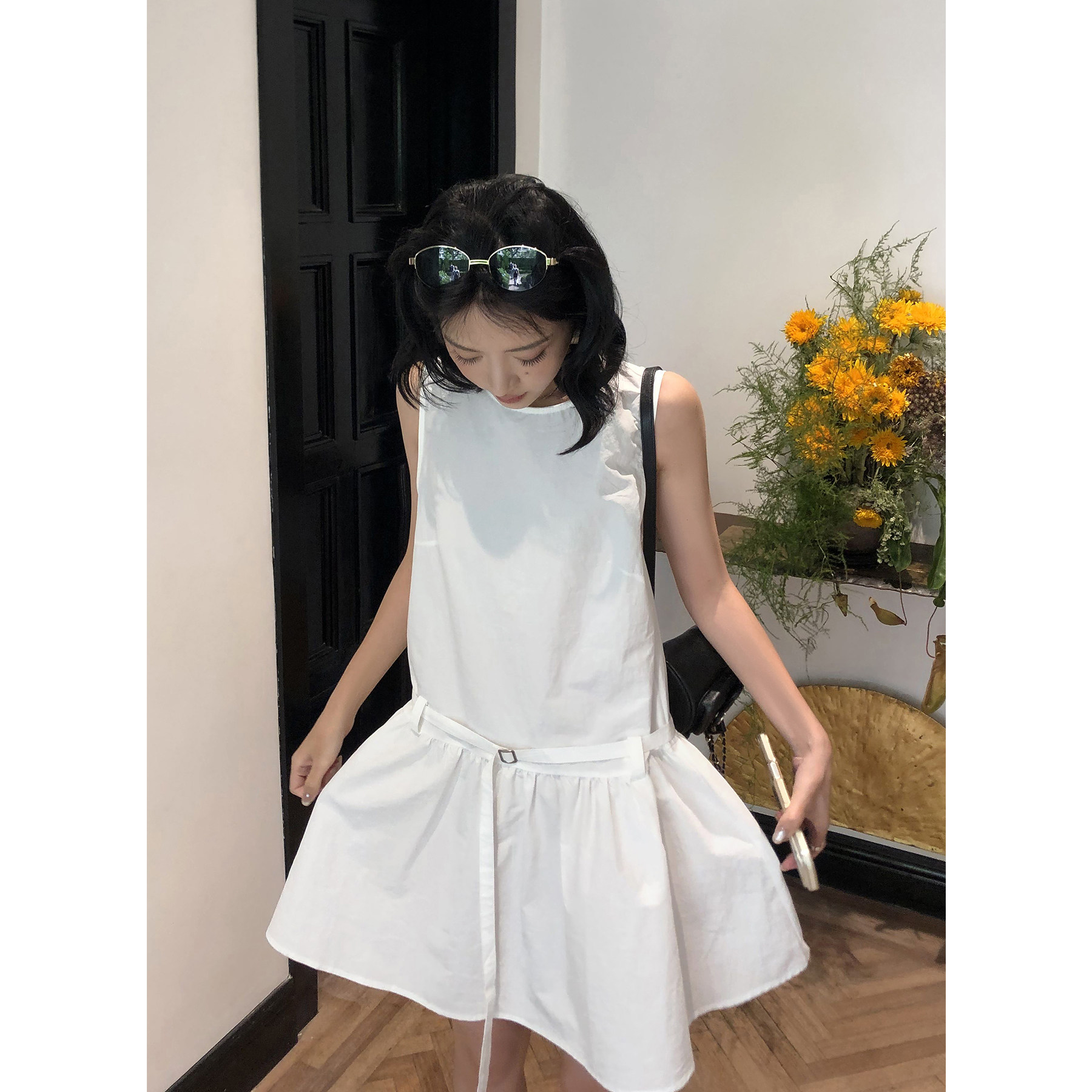 Hoo miyao 韩系小白花减龄简约无袖大摆连衣裙显瘦膝间裙 送腰带