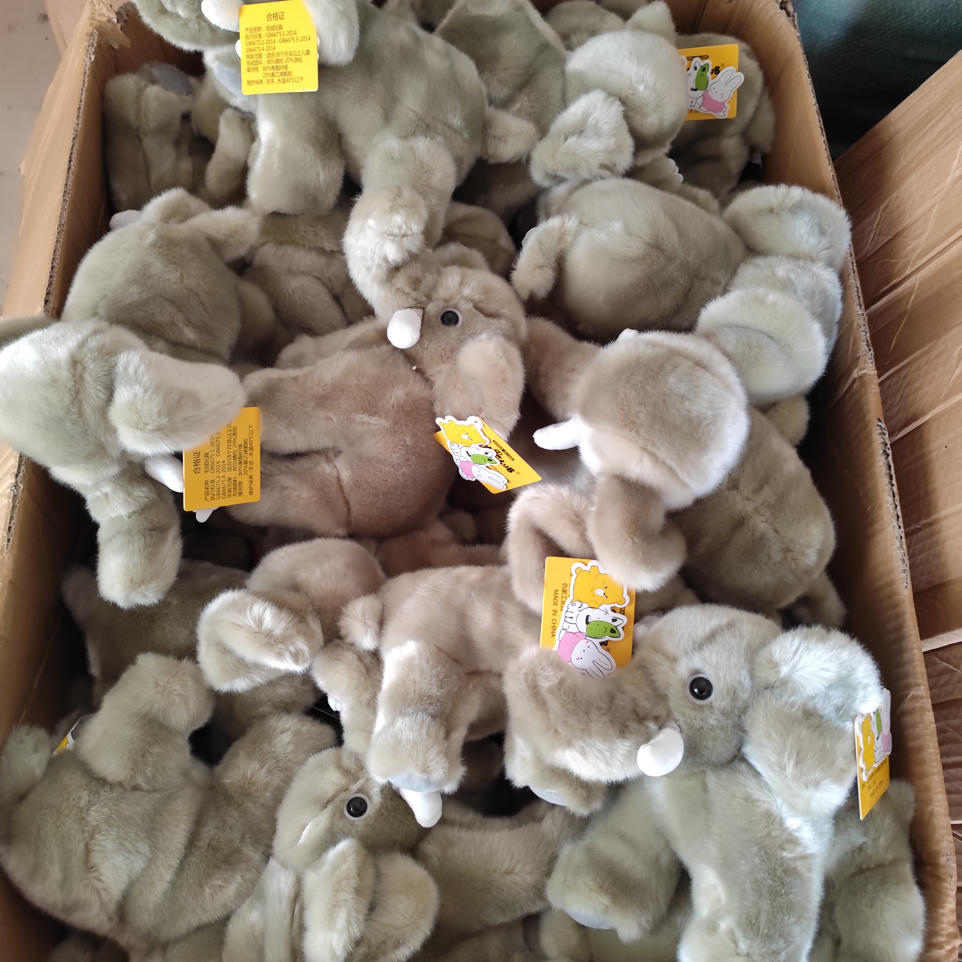 毛绒玩具大象公仔抱枕站姿象家居