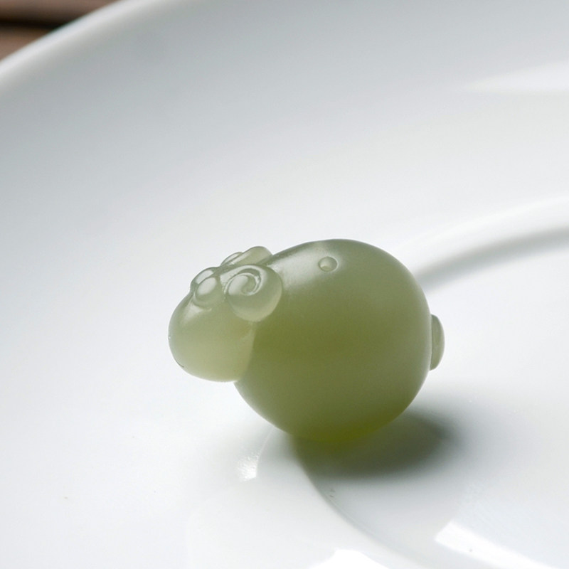 德美严选天然和田玉羊挂件青白玉山料十二生肖吊坠属马六合礼物