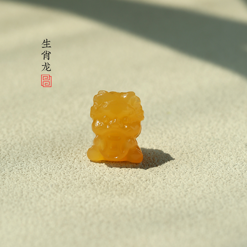 天然缅黄（黄龙玉）生肖龙 小吊坠 手机坠