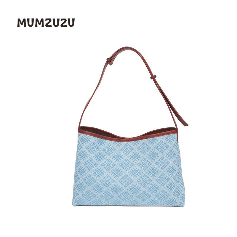 木绵远山MUMZUZU素锦牛仔系列浅蓝色花瓣托特包