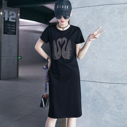 今年流行特惠现货休闲连衣裙女夏季短袖圆领烫钻收腰显瘦中长款