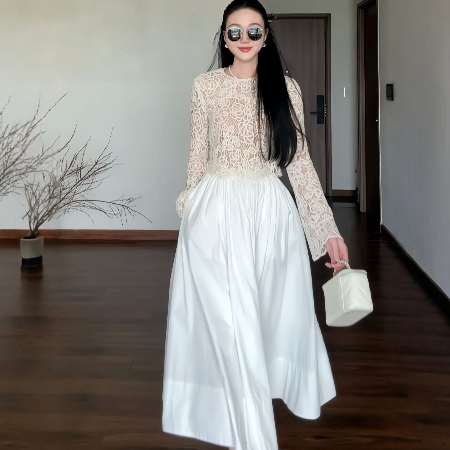 2026春季新款女装时尚性感圆领蕾丝长袖白色伞裙套装通勤气质高雅
