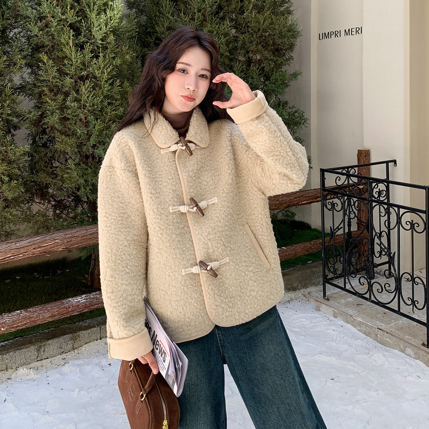 新品大货2色牛角扣皮毛一体外套2C139-820-P195-K288，女装皮草，2C139