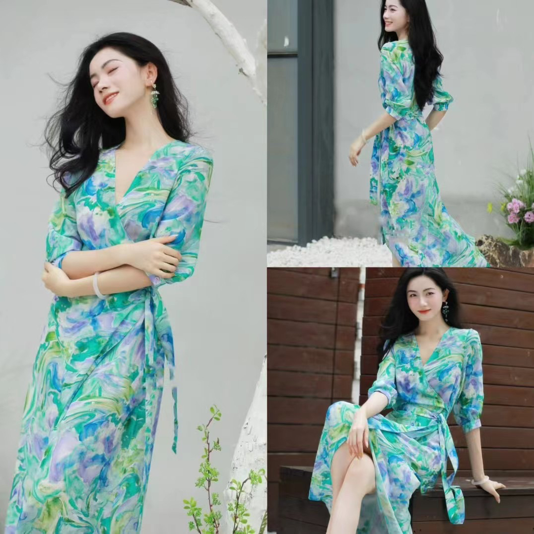 价格咨询.欧洲站原创设计师走秀款重工高定气质休闲连衣裙套装618