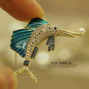 XZ577洋气彩釉飞鱼水晶韩版 胸针女高档胸花饰品外套大衣别