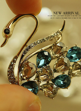 XZ593彩色天鹅合成锆石水晶韩版胸针女胸花女韩国饰品领夹别针丝