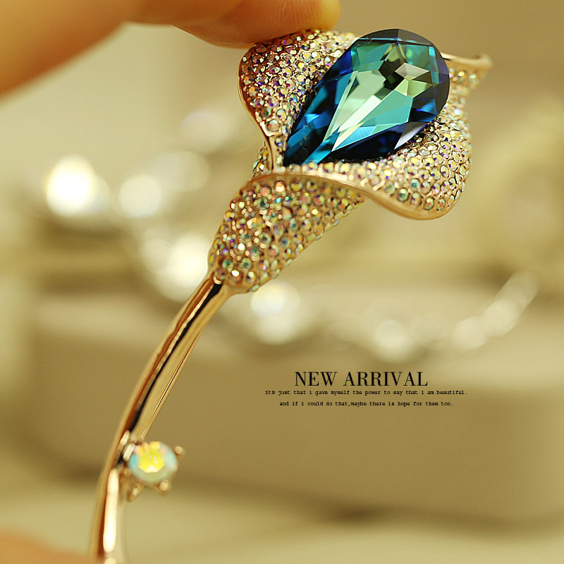 xz185水晶马蹄莲可爱女丝扣胸针