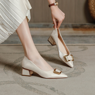 单鞋女中跟2025年新款春季百搭气质粗跟尖头法式高跟鞋不磨脚春款