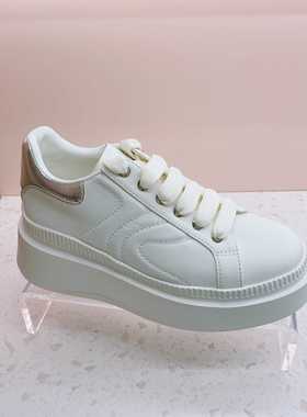 KISSCAT/接吻猫2024夏季新款休闲板鞋厚底增高小白鞋女KA64214-50