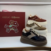 KISSCAT接吻猫2026新春礼盒装 女K74214A 德训鞋 内增高复古单鞋