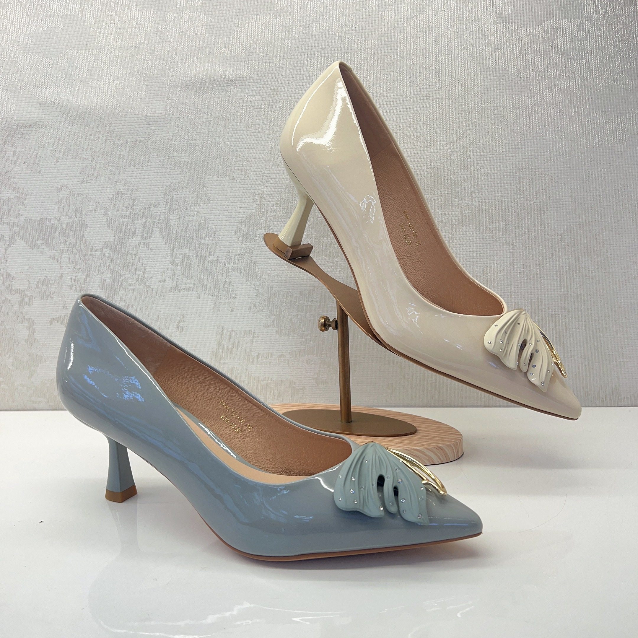 专柜正品kiss cat接吻猫女鞋2023春款尖头高跟鞋女单鞋ka43105-20