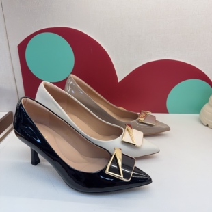 KISSCAT接吻猫漆皮尖头细高跟鞋舒适单鞋女KA65121-15/K75121A-15