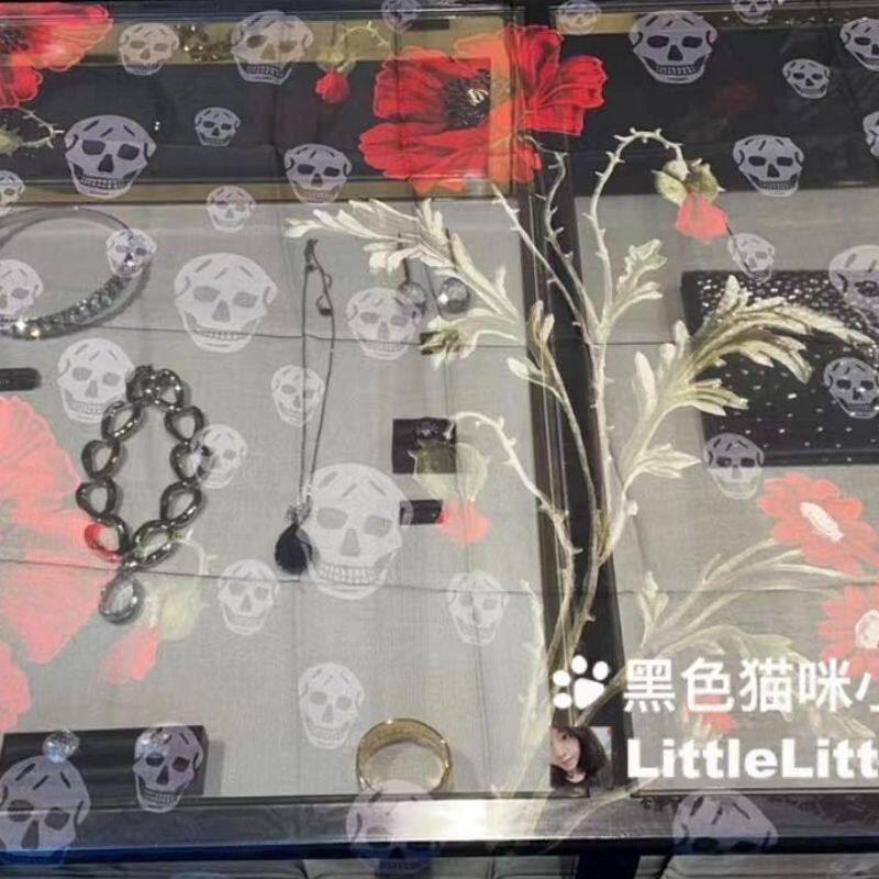 英国比斯特折扣McQueen麦昆骷髅头花朵黑底全100%蚕丝丝巾现货