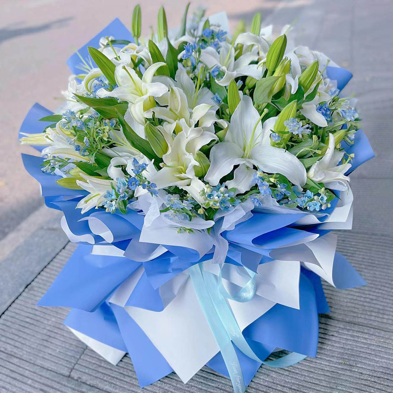 百合混搭花束鲜花速递同城配送