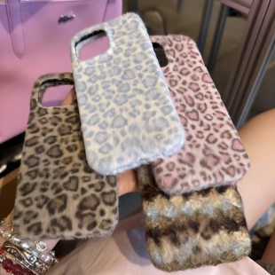 甜酷豹纹毛绒适用iphone17/16promax苹果14手机壳12硅胶13女款11新款x镜头xr全包15pro防摔6s小众8plus