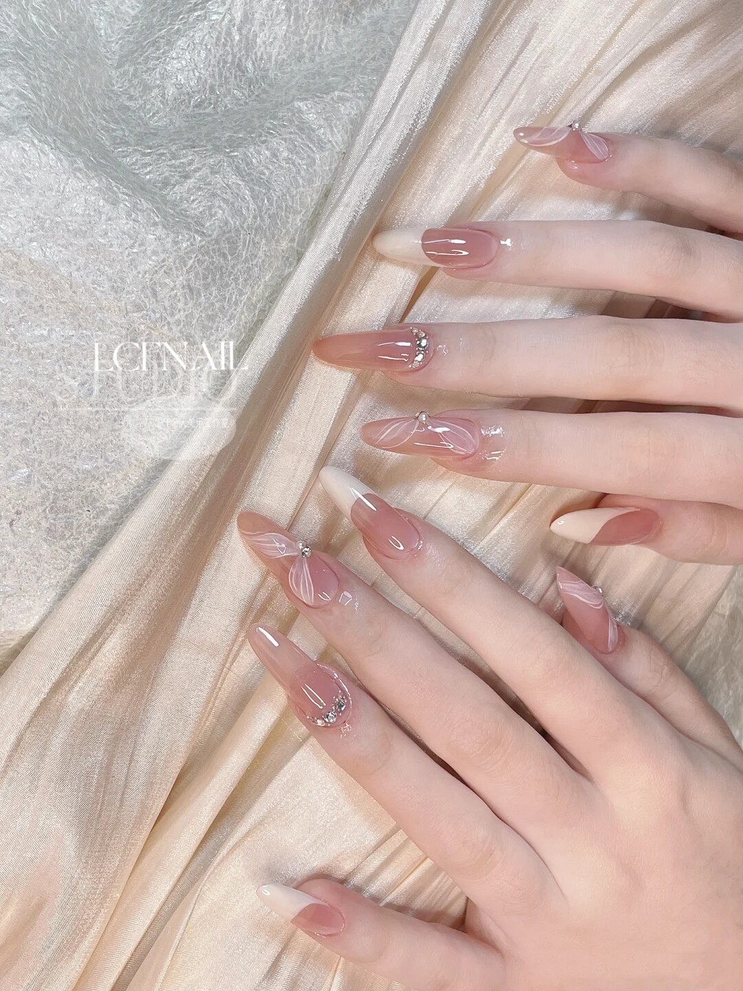 新品手工定制成品假指甲光疗穿戴甲手绘飘带蝴蝶美甲孕妇新娘显白