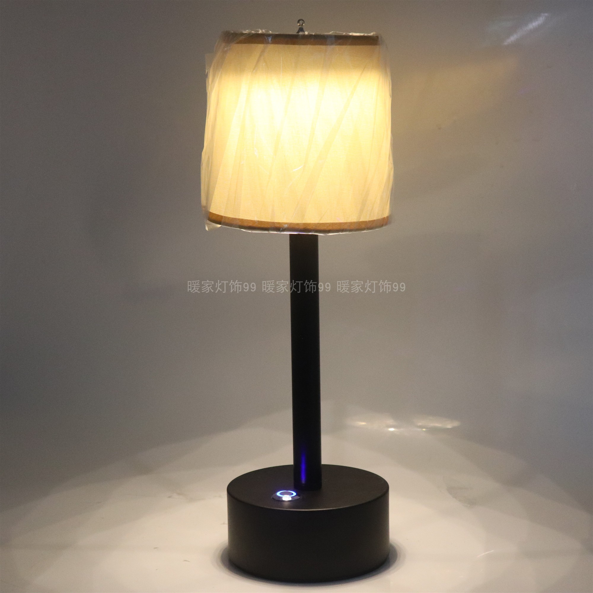 新款创意台灯 简约个性灯具可调光卧室床头台灯 LED布艺餐厅书房