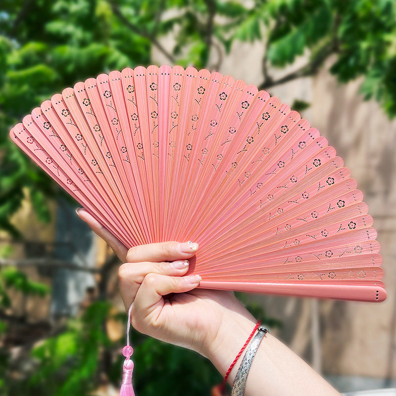 中国风粉黛全竹扇子女士镂空花卉折扇古风便携好开合汉服舞蹈扇图片