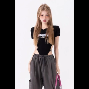 字母印花T恤 短袖 美式 复古甜酷sweet辣妹设计感露腰连体上衣女修身