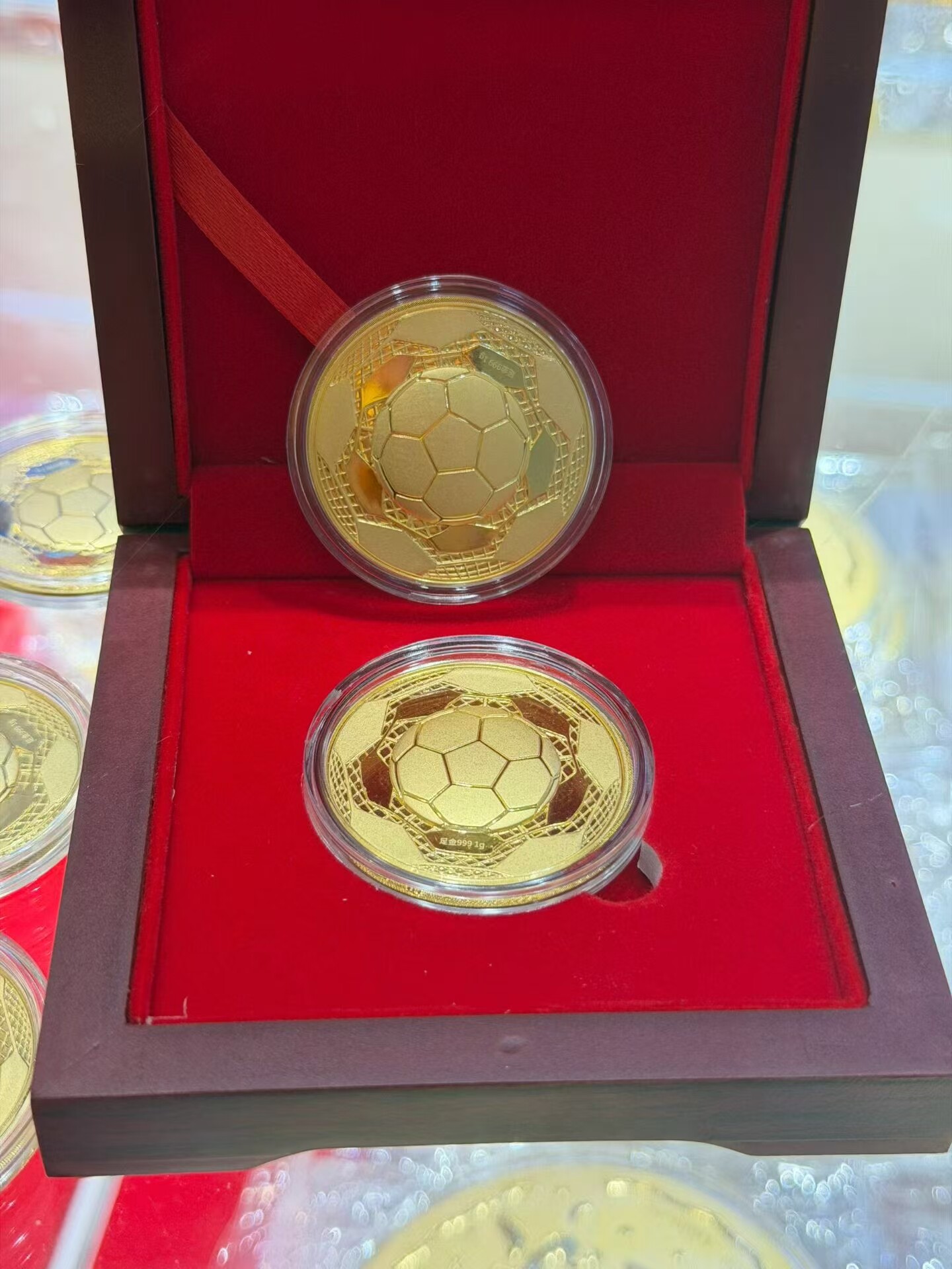 黄金世界杯足球礼物足金999世界杯周边足球金币送朋友纪念球礼物