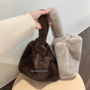 仿水貂毛新百搭通勤毛绒包女高级感小众设计便当手提袋手拎手腕包