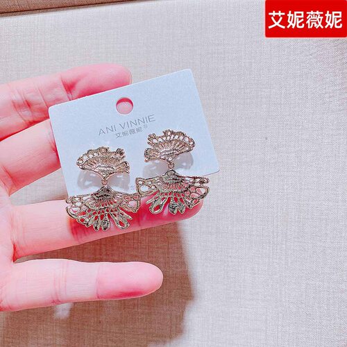 艾妮薇妮饰品新款复古金属风镂空银杏叶耳环银针精致气质百搭耳钉