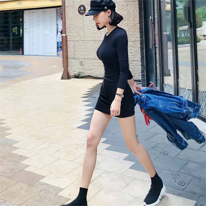 纯欲风性感辣妹圆领黑色长袖连衣裙女冬季新款修身显瘦包臀裙子潮