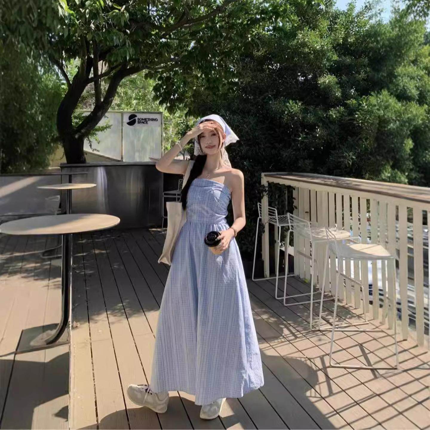法式蓝色格纹一字肩抹胸吊带连衣裙子女夏季新款海边度假长裙