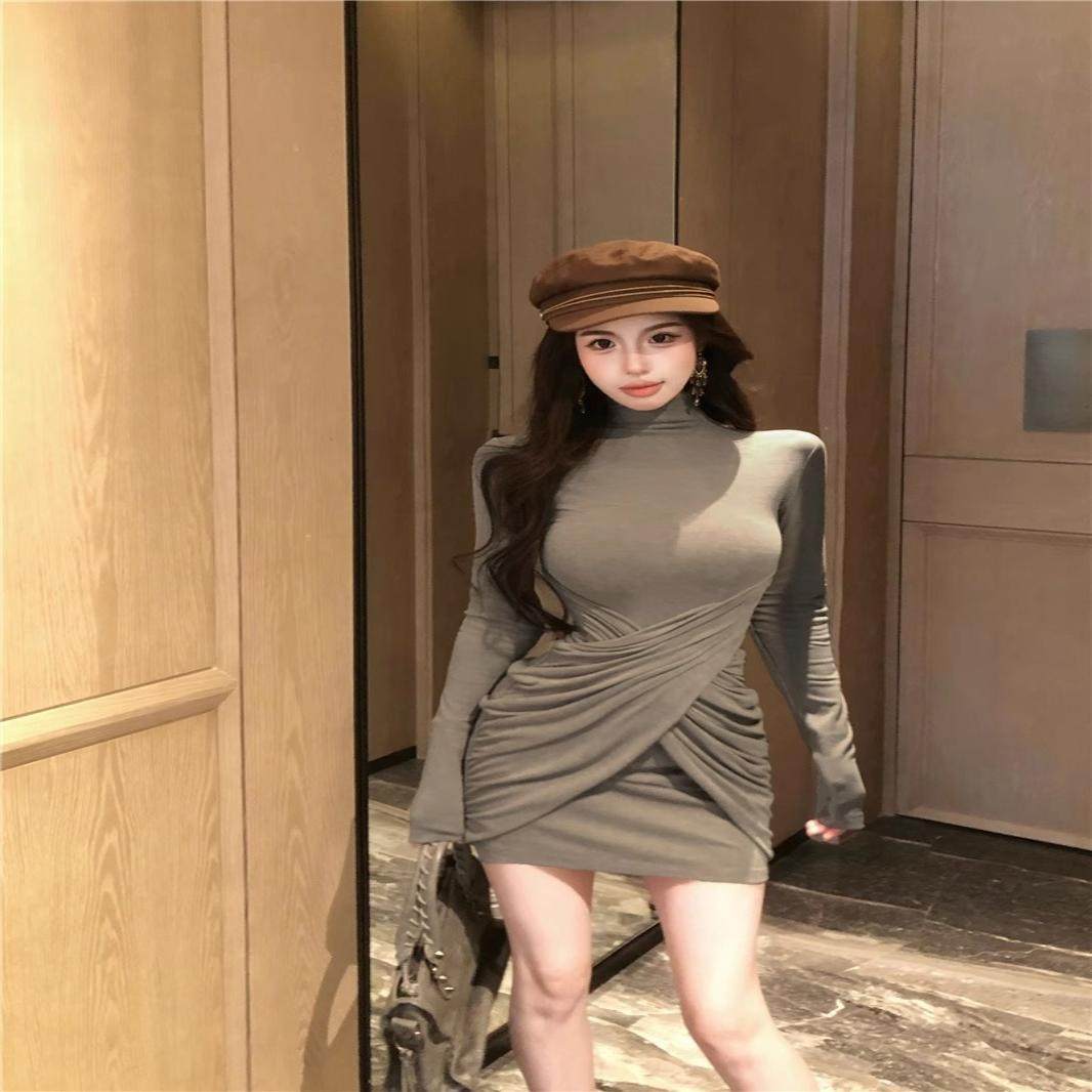 气质高领长袖连衣裙女秋冬交叉褶皱修身包臀裙纯欲收腰显瘦短裙子,女装/女士精品,连衣裙,淘宝优惠券,粉丝福利购,淘宝优惠卷