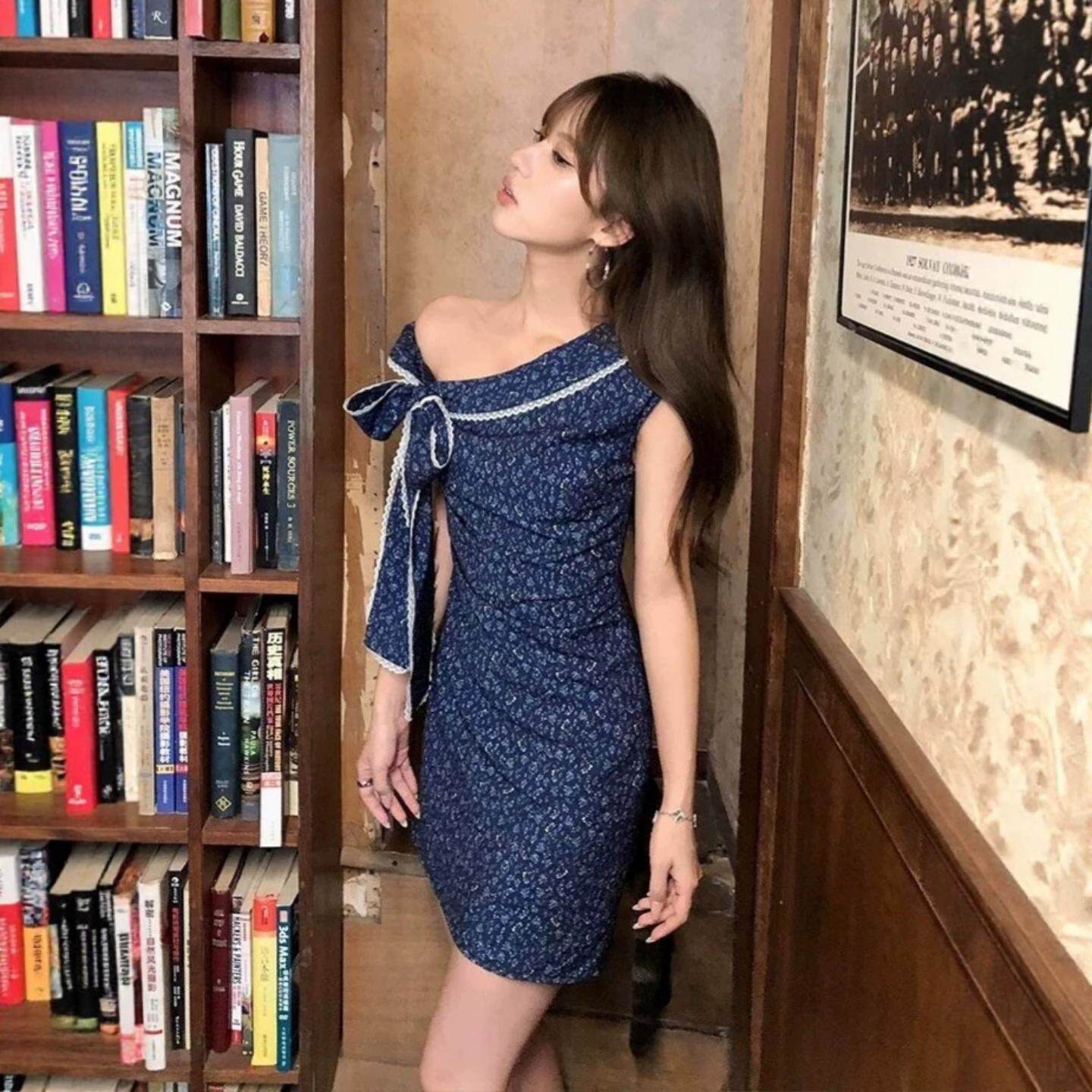 独特漂亮掐腰显瘦漏肩连衣裙女夏