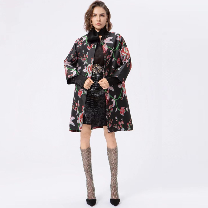 欧货女装2026年春季新款高级感腊梅浮雕重工钉珠大码宽松大衣外套