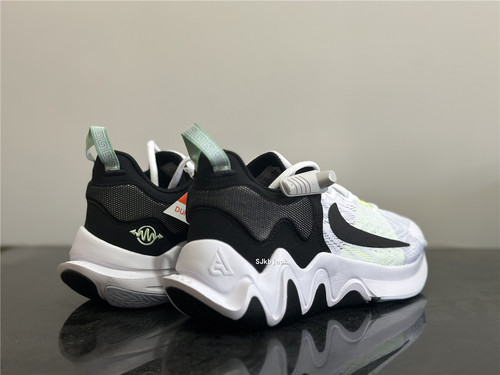 NikeGIANNISIMMORTALITY篮球鞋