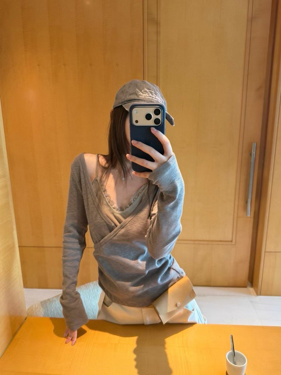 纯欲辣妹气质蕾丝吊带长袖两件套女2026秋季新款显瘦百搭打底上衣